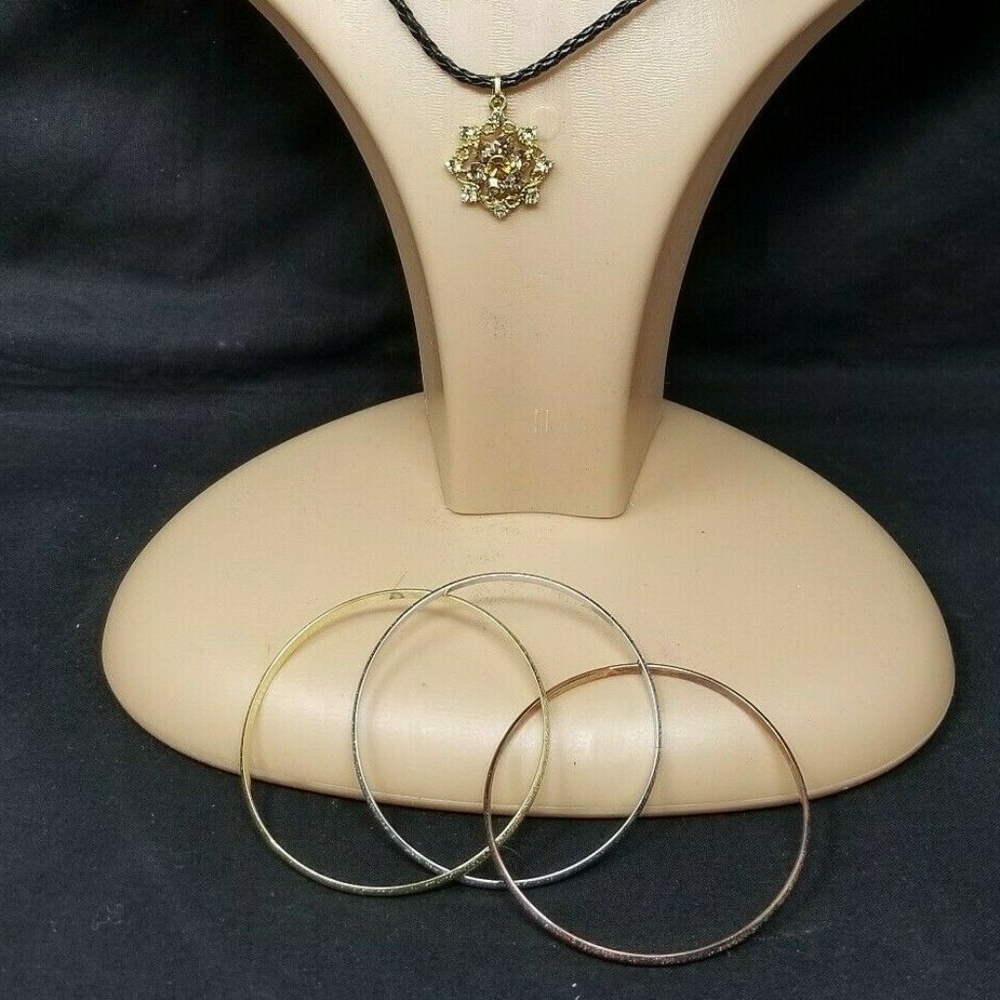 Faux jewelry set pendant and bangle bracelet set